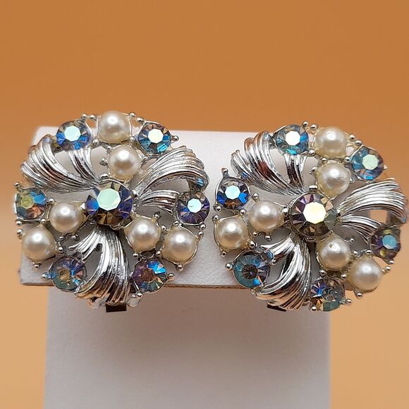 Vintage AB Blue Rhinestone Faux Pearl Clip Earrings 1960s - Picture 4 of 11